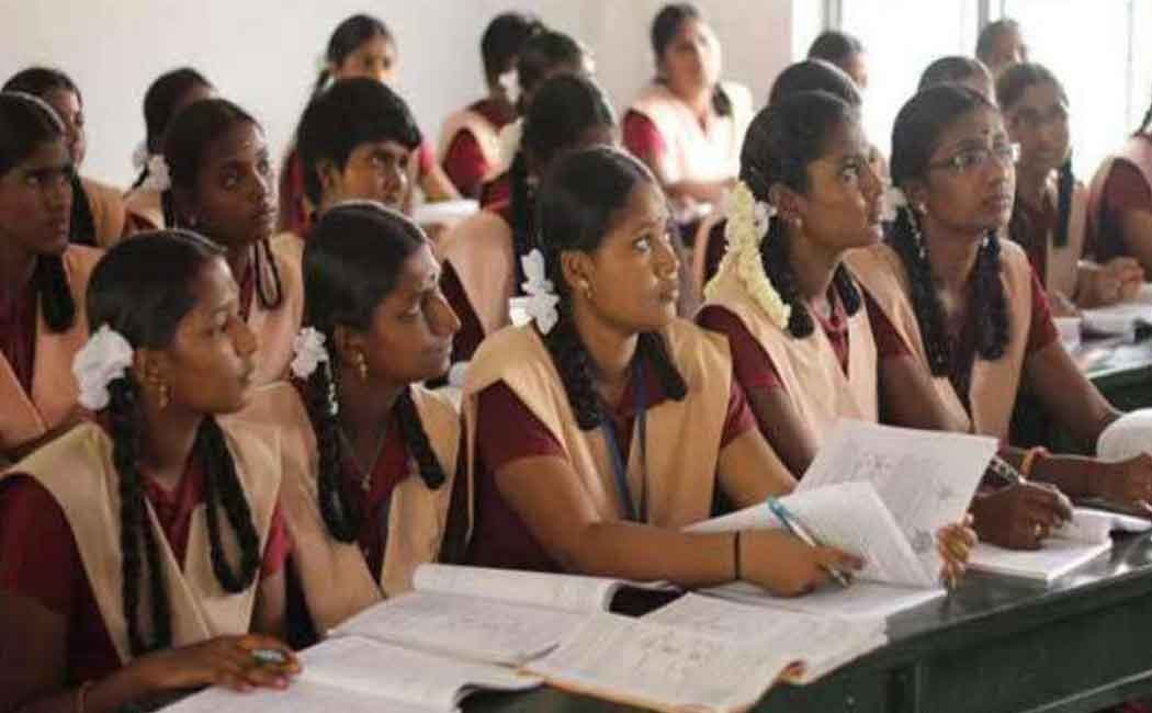 "There is no restriction to the affected students have access to the courts," - specified in the ruling, the judges