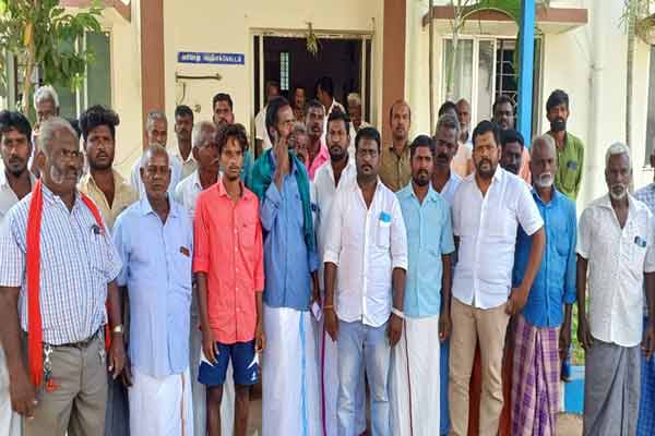 sand reach incident in trichy together farmers and labourers