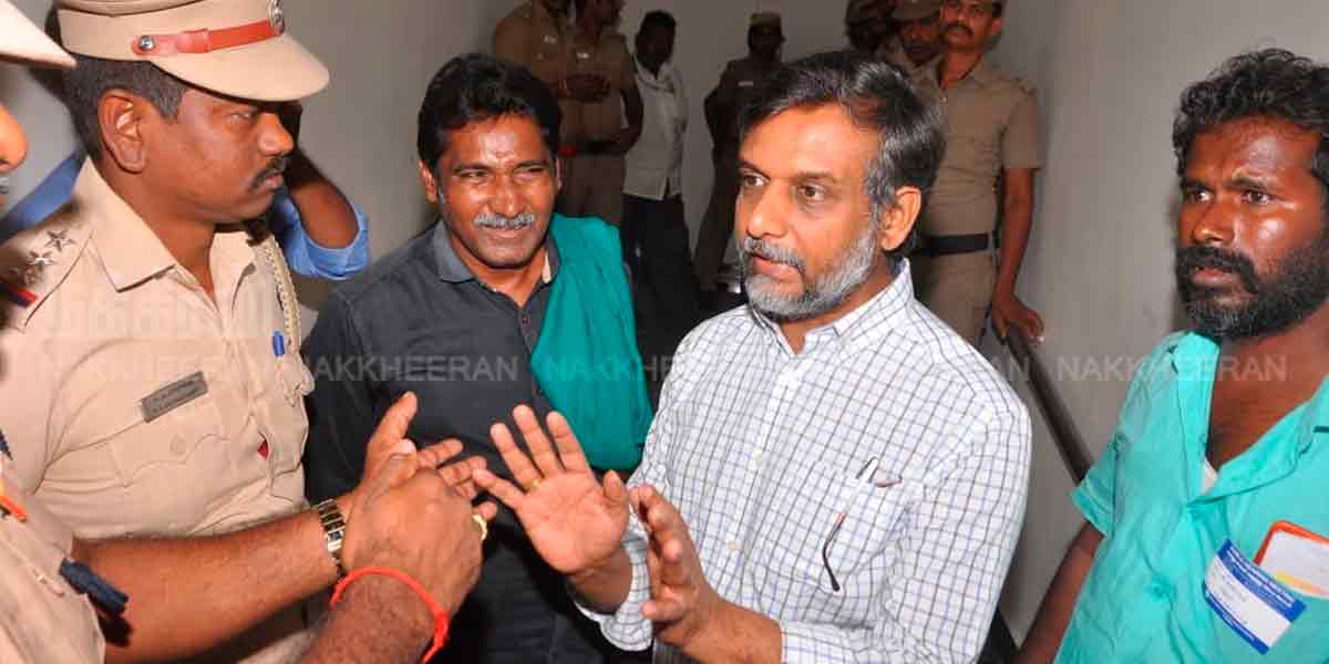 'Do you need money or a pen to renovate the school?'- Seeman is furious at the meeting