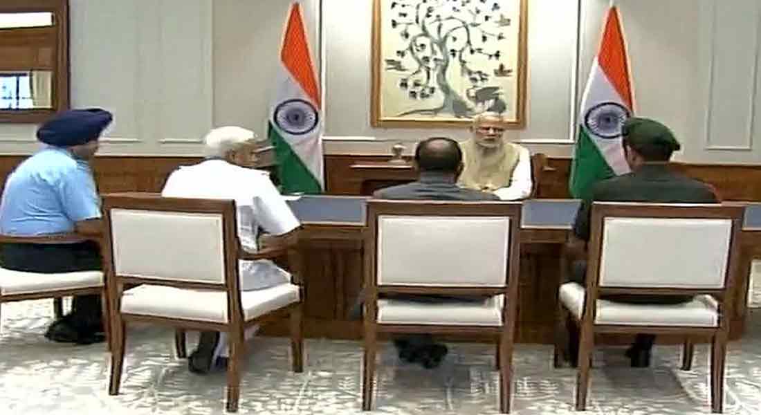 Chinese Army in Ladakh ... PM Modi advises