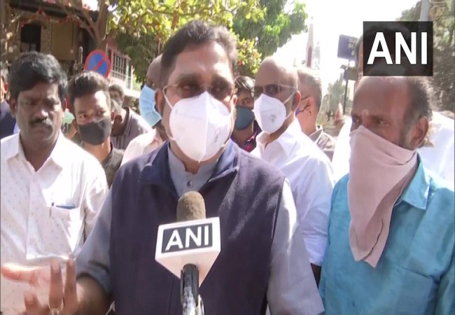 TTV DHINAKARAN MLA PRESS MEET AT BENGALURU GOVT HOSPITAL