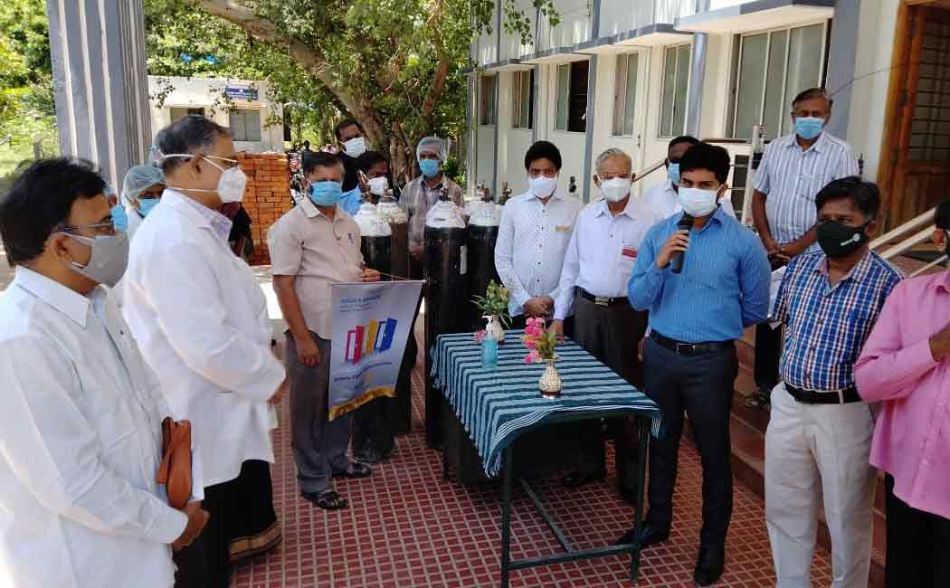 Chidambaram Government Hospital received 10 oxygen cylinders at a cost of Rs 2 lakh.