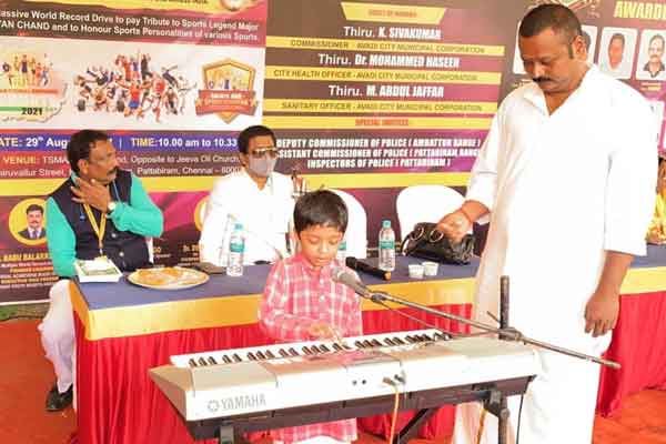 6 year old boy made world record by singing 72 ragas ..!
