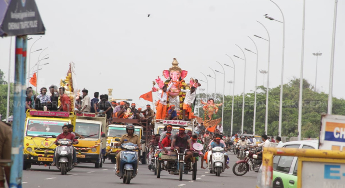 Vinayagar's statues were marched on the road !!