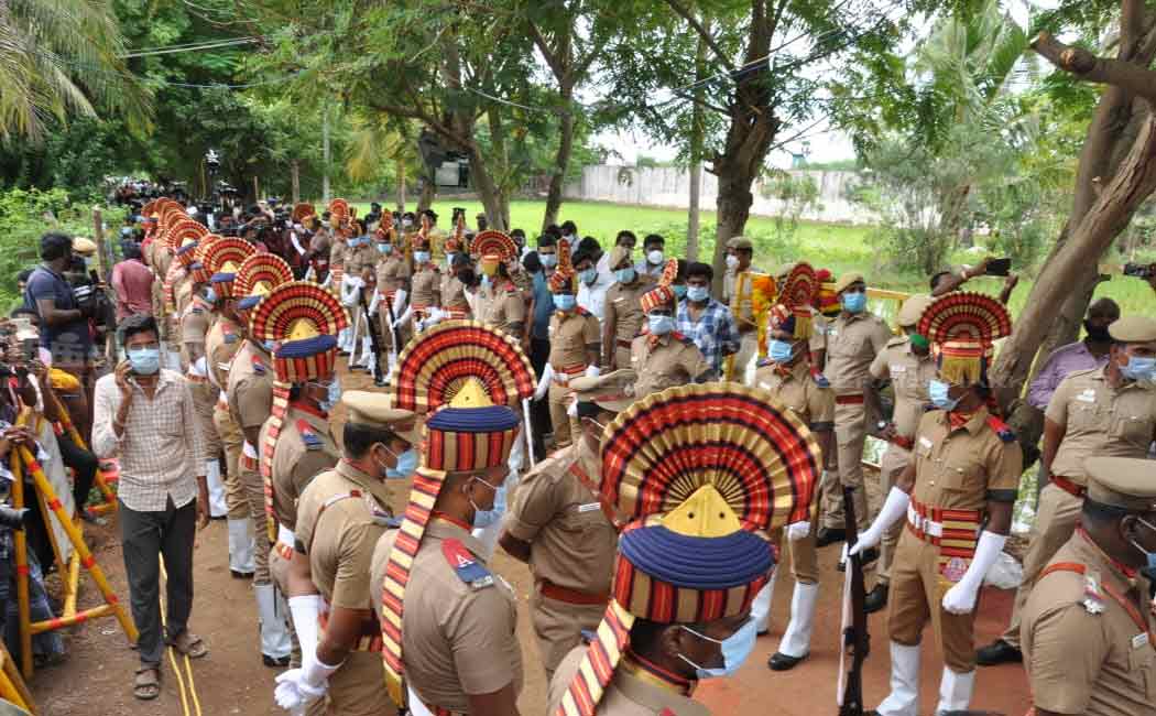 Singer SPB buried at thamaraipakkam