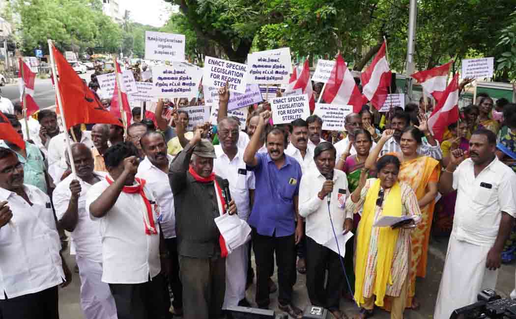Demonstration to draw attention to the welfare of workers who have lost their jobs