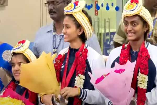 A warm welcome for the athletes who returned home after winning medals