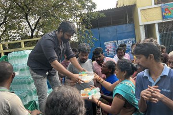 annapoorani team helped affected people by chennai floods