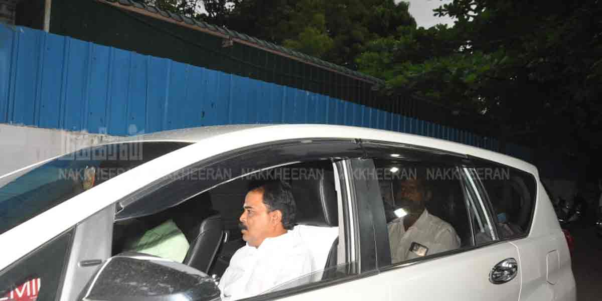 Verdict tomorrow... Supporters consult with Edappadi! (pictures)