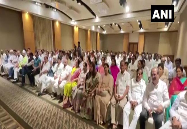Shinde-backed Shiv Sena legislators return to Mumbai!