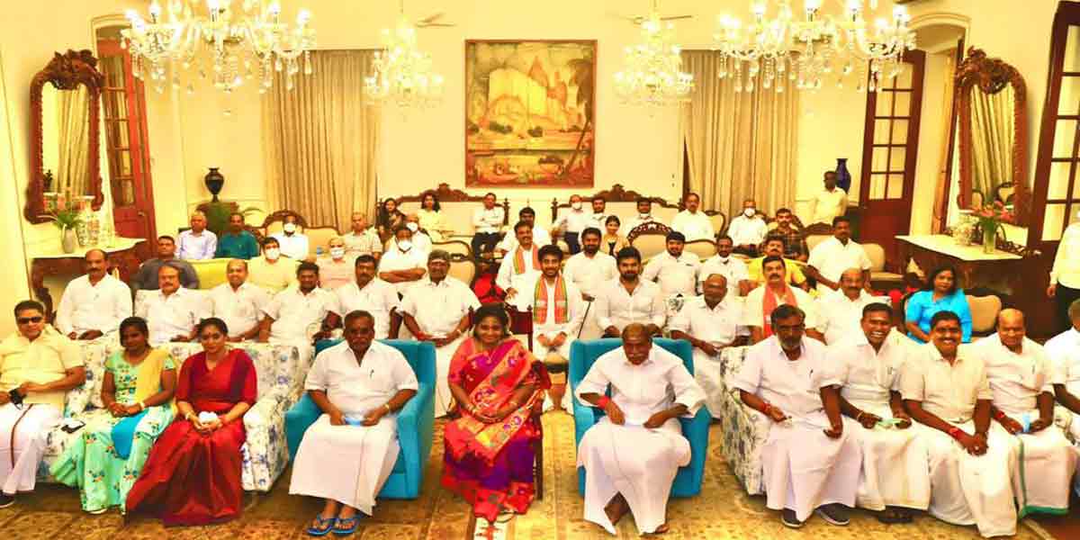 "I will support the implementation of projects for the people" - Tamilisai at the tea party!