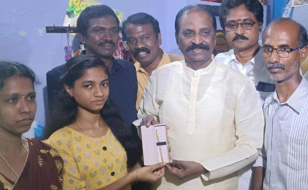 student nandhini said poem to vairamuthu