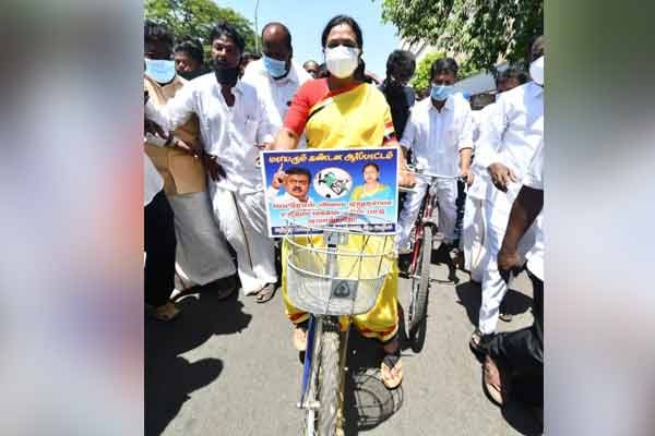 Premalatha Vijayakanth ride Cycle and condolence for petrol diesel price hike