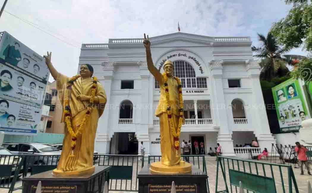 AIADMK district secretaries meeting announcement