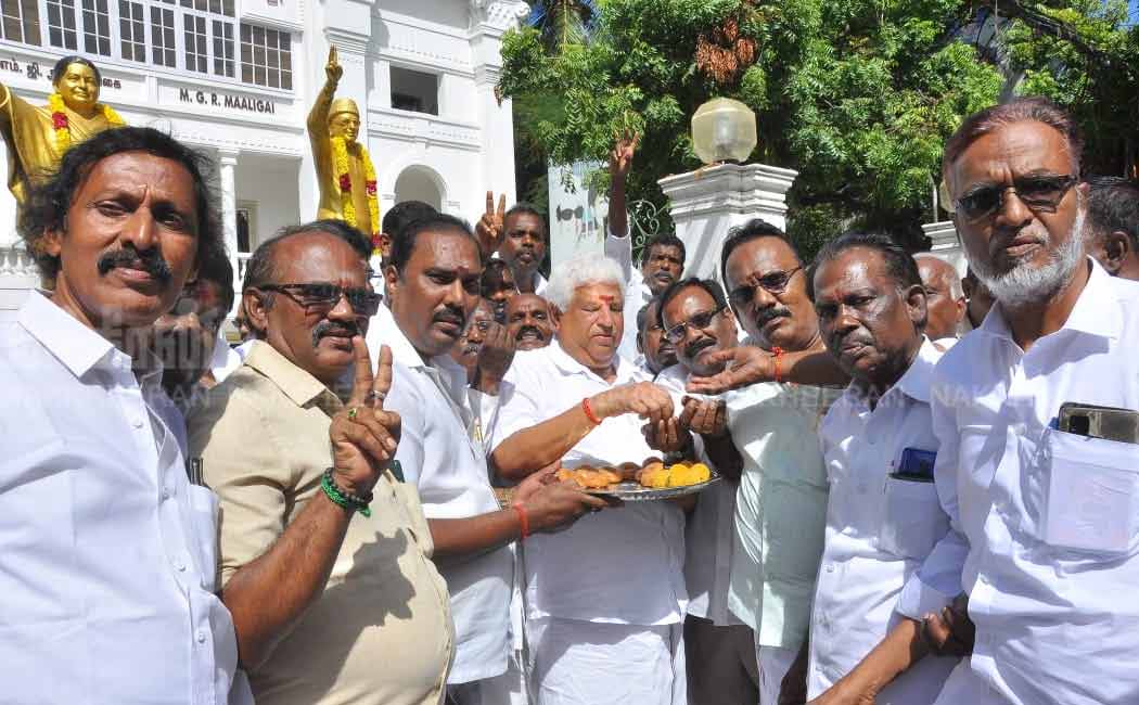 AIADMK party workers celebrate with sweets (Pictures)
