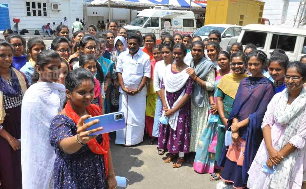college students visit tamil nadu assembly session