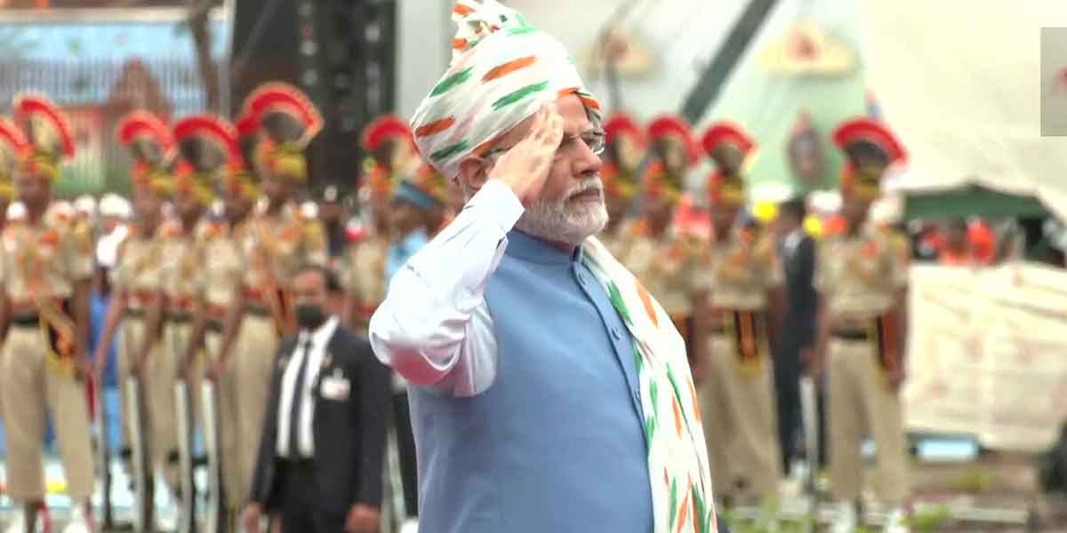 The Prime Minister hoisted the national flag for the 9th time!