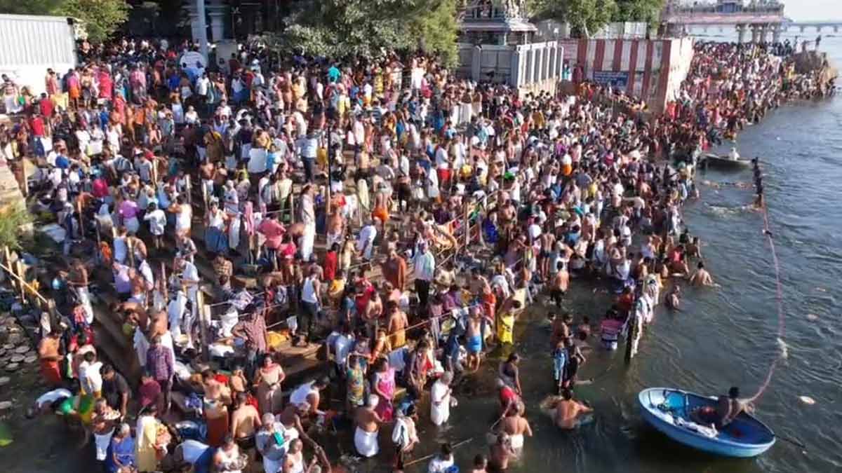 Devotees gather on Mahalaya Amavasai-Bhavani