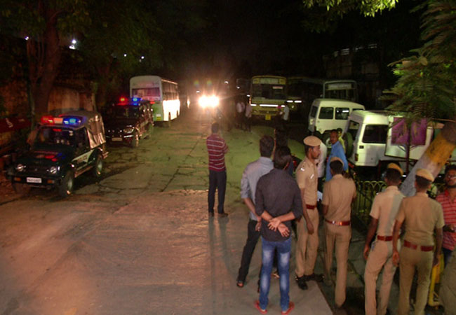 wall of Vadapalani bus stand collapses INCIDENT