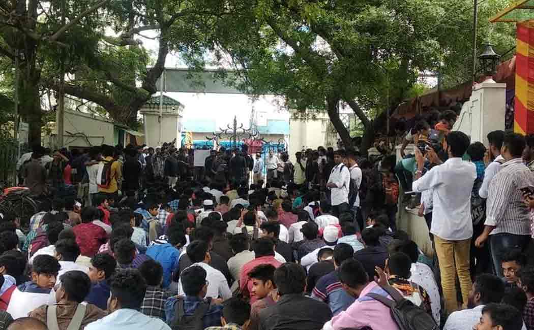 newcollege students protest against cab