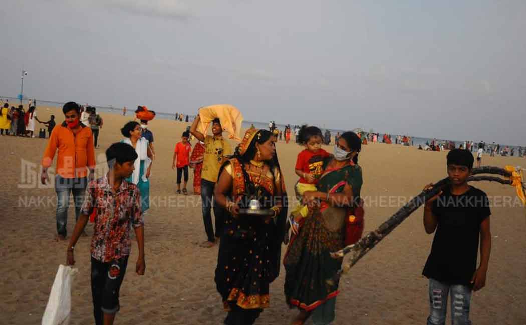 'Satpuja' - Northerners gathered at the beach in Chennai!