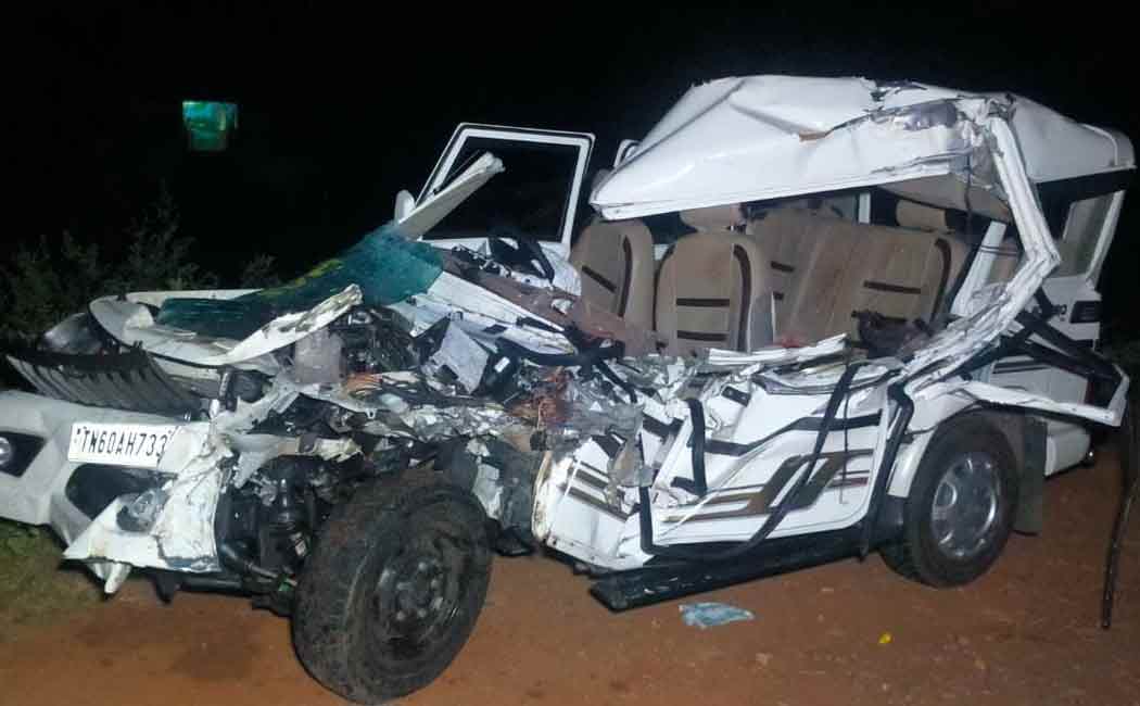 Two journalists passed in car crash with truck