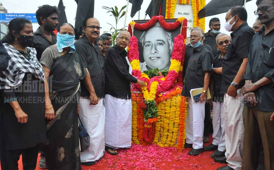 Tribute to Anna statue on behalf of Dravidar Kazhagam