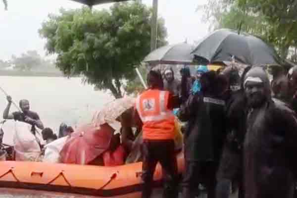 Roads flooded due to continuous heavy rains! Traffic Disruption! Destroy the agri land!