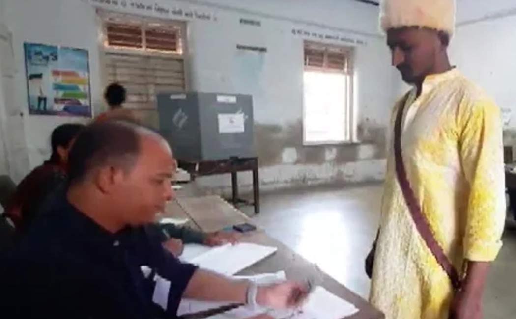 groom who postponed the wedding to vote gujarat assembly election
