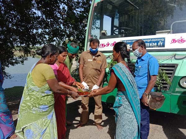 Bus, driver, conductor welcome to take Arati