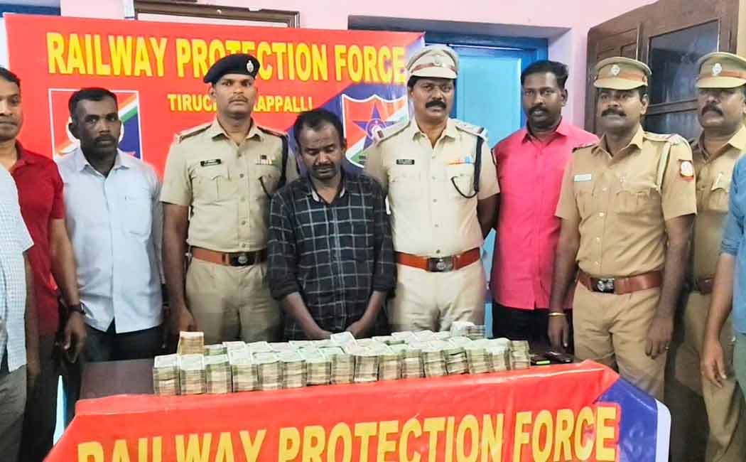 Rs 75 lakh seized raid by Railway Security Forces Trichy railway station