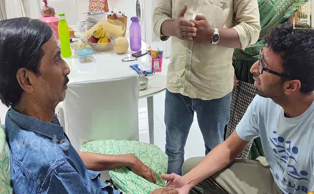 A video of Manopala enjoying her son Harish's singing has been released