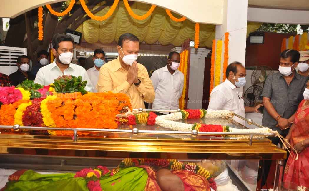 Nakkheeran Editor pays tribute to Tamilisai mother