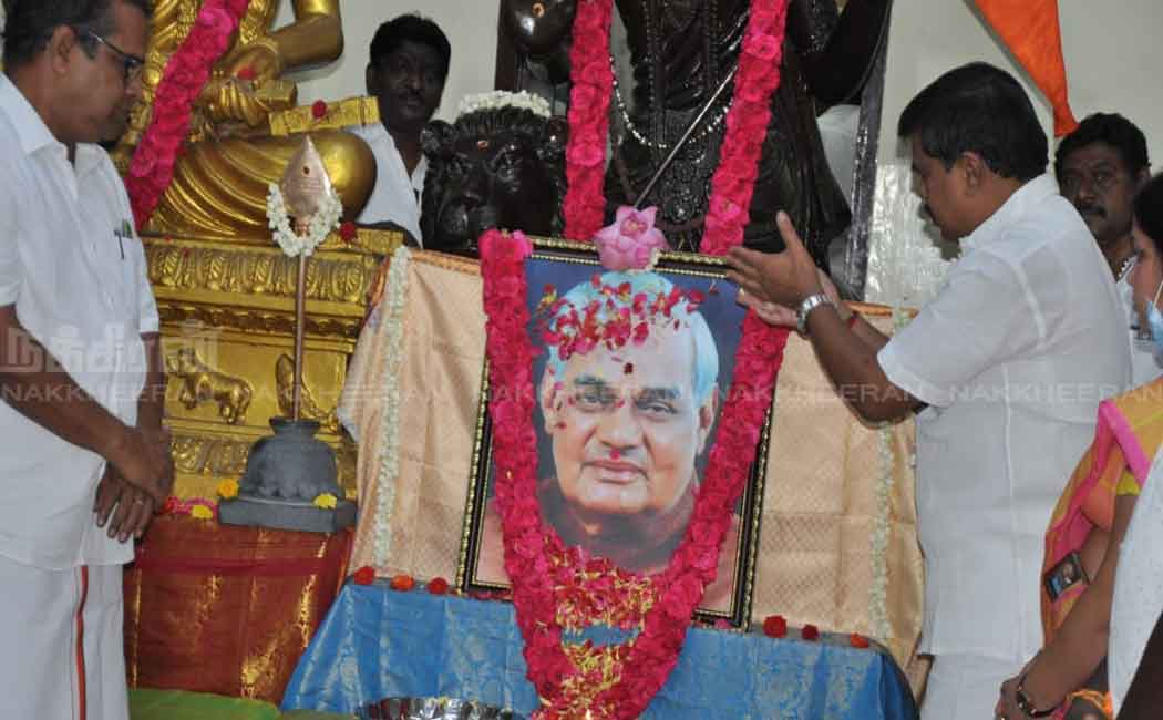 BJP pays homage to Vajbhai portrait