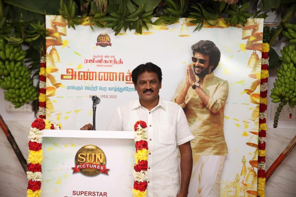 'Annatha' Selfie Booth - Vellore District Rajini Fan Club Launches Campaign Tour!