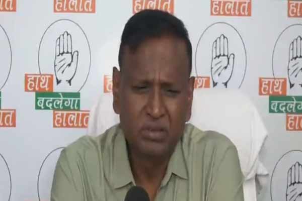 Congress MP Shashi Tharoor praises PM Modi and criticism from his own party