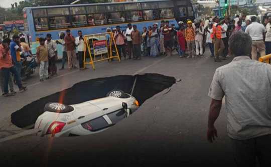 car fell into a sudden pothole on the road in Chennai 