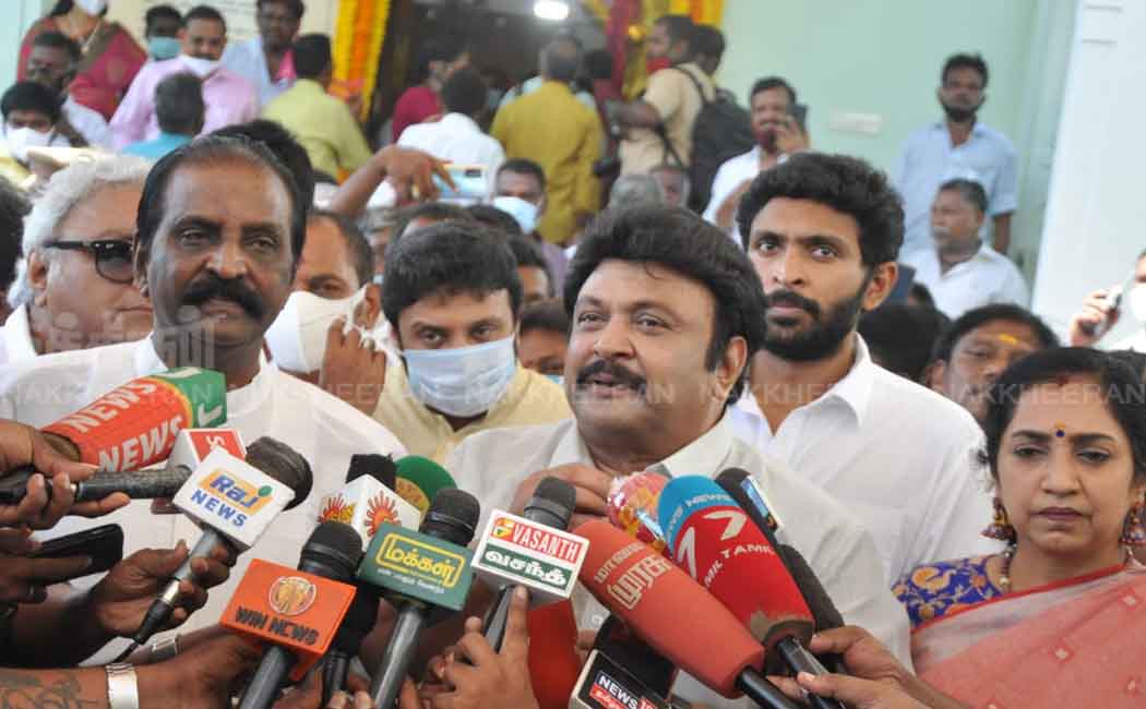 Chief Minister pays homage to Shivaji Ganesan statue
