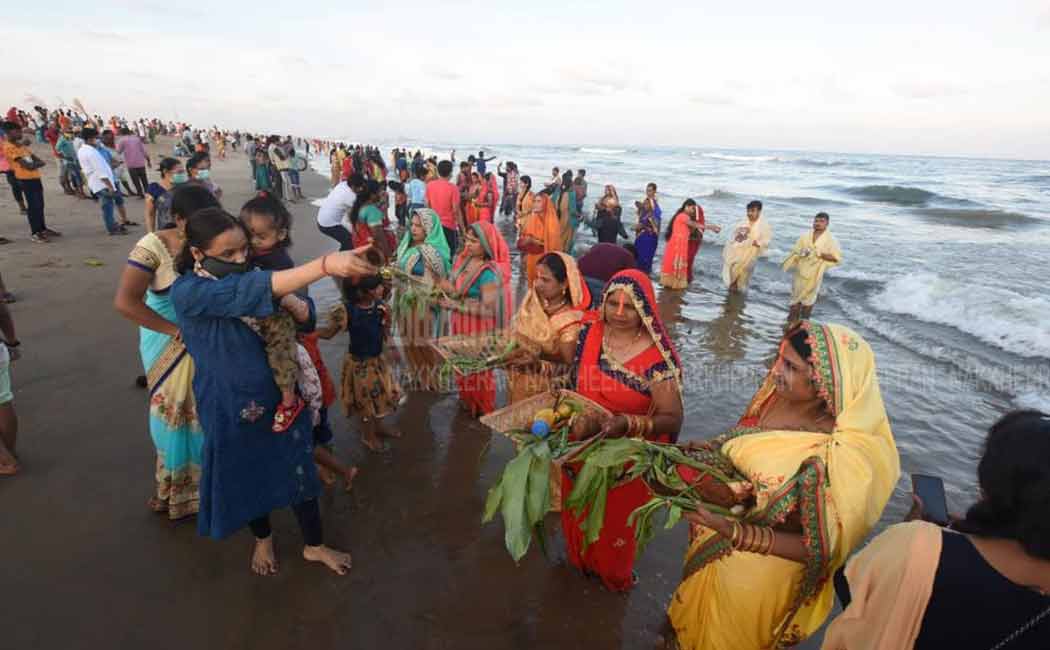 'Satpuja' - Northerners gathered at the beach in Chennai!