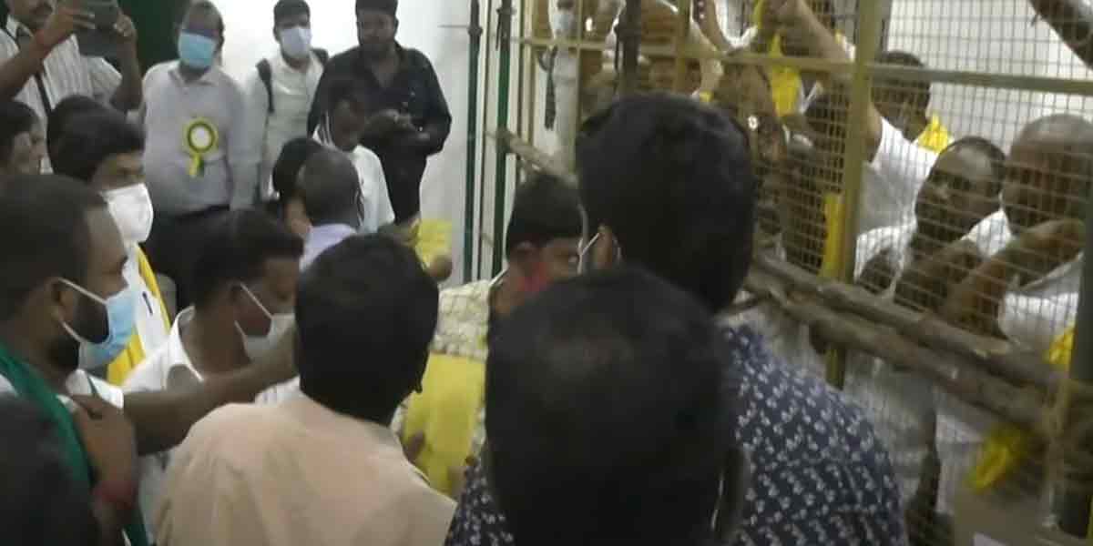 Transferred ballot boxes ... AIADMK -dmk clashes in Karur!