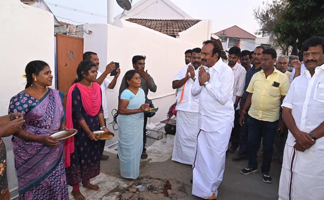 dmk actively gathering votes erode east constituency