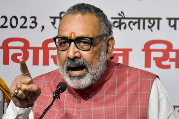 Union Minister giriraj singh says Go to Varanasi and fight Modi if you have guts
