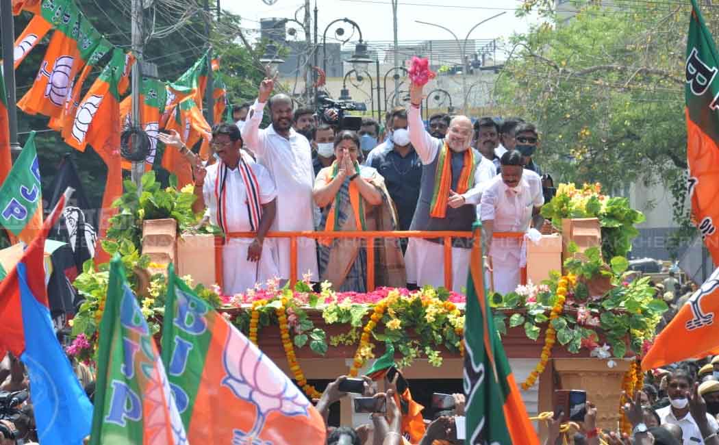 central minister who involved in campaign for supporting of kushboo