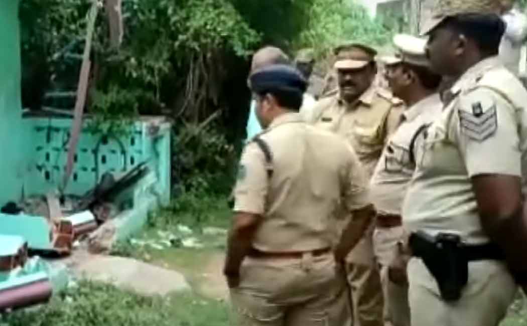 Mysterious persons smashed the house of the woman who gave soft drink to the boy in karaikal
