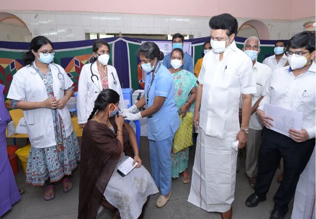 Chief Minister MK Stalin inspects corona vaccination camp