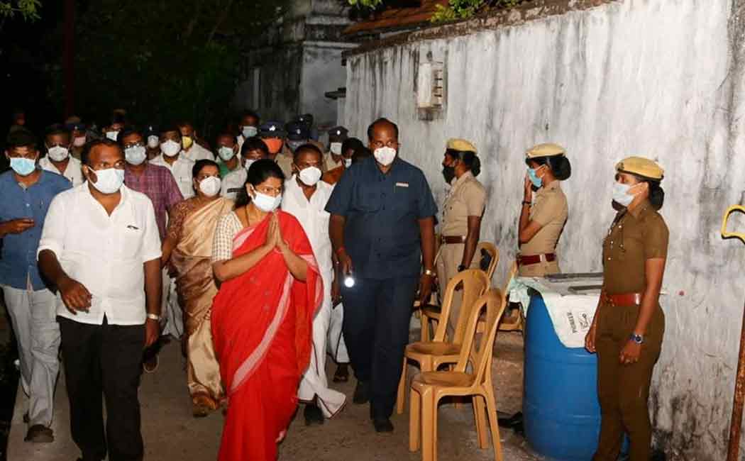 Kanimozhi MP pays tribute to Kira's body in Thoothukudi