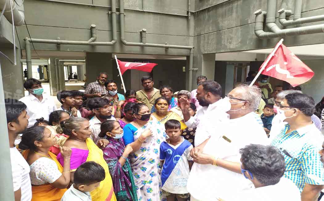 CPM Secretary of State Balakrishnan visits Puliyanthoppu apartment building