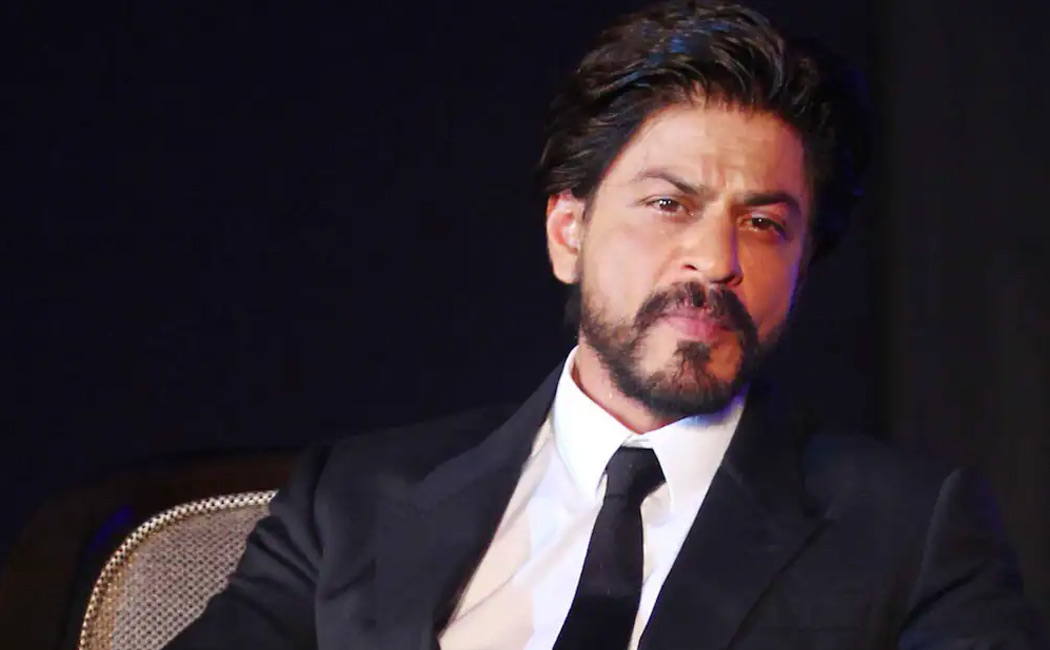A fan who saw pathaan movie and asked money share to shahrukh khan