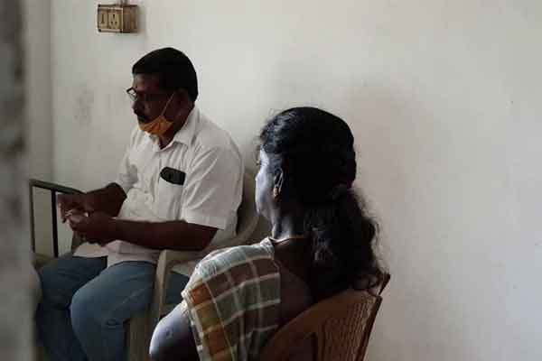 Dasildar caught while taking bribe