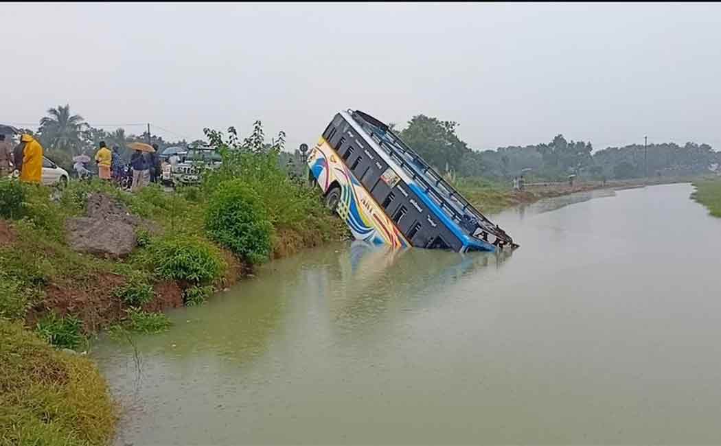 More than 50 passengers survived by driver's ingenuity